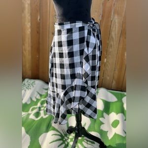 🍕5/$25
Gingham  buffalo plaid ruffled wrap skirt black and white